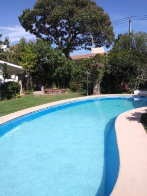 Casa antigua llena de vida, alberca en Cuernavaca